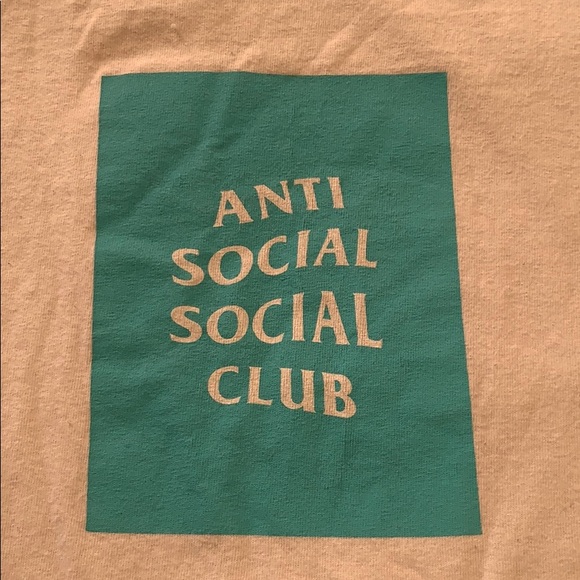 White t shirt blue box - Picture 2 of 5